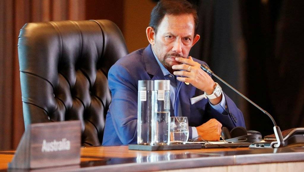 بالفيديو: الرجم حتى الموت عقوبة "المثلية الجنسية والزنا" في سلطنة بروناي