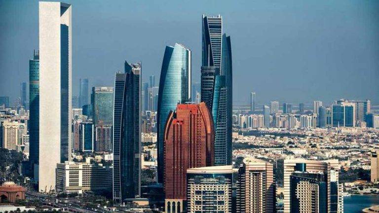 أبوظبي تأمر بتسريع دفع مستحقات مقاولي البناء والموردين