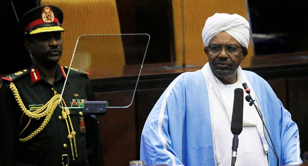 اجتماع طارئ للبشير مع قيادات عسكرية... الرئيس السوداني يدرس التنحي