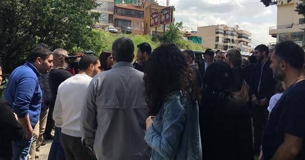 اعتصام في المنصورية اعتراضا على تمرير خطوط التوتر العالي هوائيا