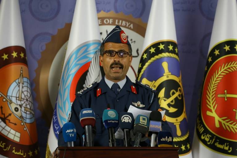 السراج يعلن "هجوماً مضاداً" ضدّ قوات حفتر مع تجدد الاشتباكات في ليبيا