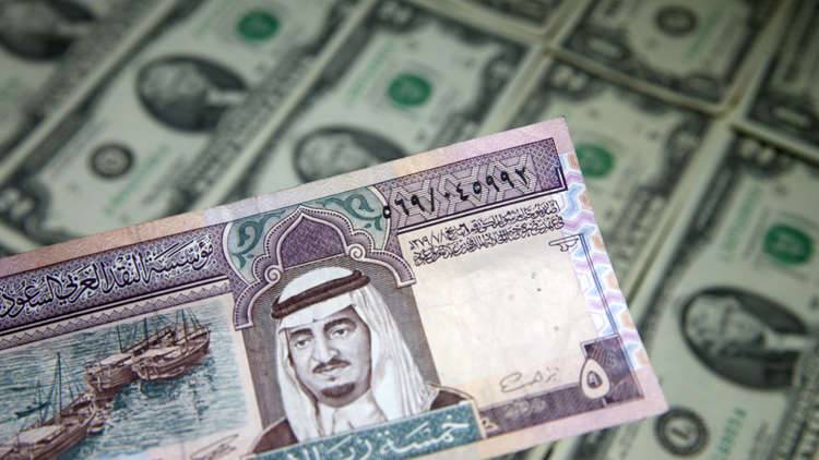 السعودية تنفي تهديدها بالتخلي عن الدولار في تعاملاتها النفطية