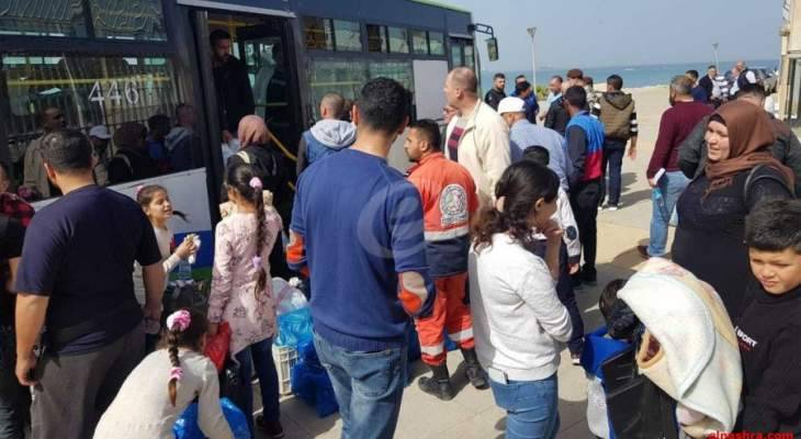 النازحون السوريون تجمعوا في ملعب صيدا البلدي تمهيدا للعودة الطوعية