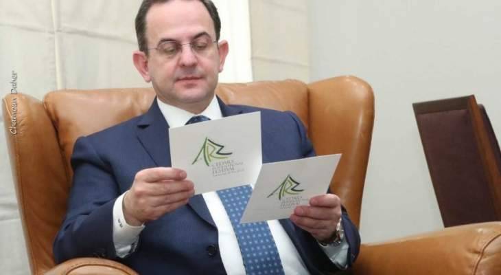 كيدانيان تسلم دعوة لحضور مهرجانات الأرز الدولية من ستريدا جعجع