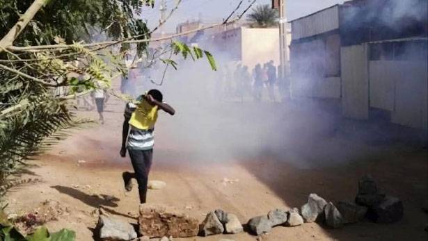 الرئيس السوداني البشير في خطر وقد يسقط