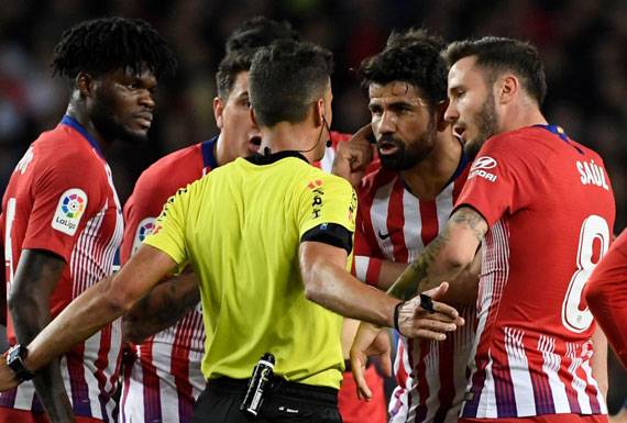 حـكم مباراة برشلـونـة وأتلتيكـو :

دييغو كوستا سبنـي بأمــــي