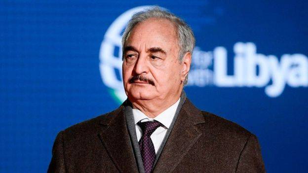 من يدعم خليفة حفتر قائد قوات شرق ليبيا؟