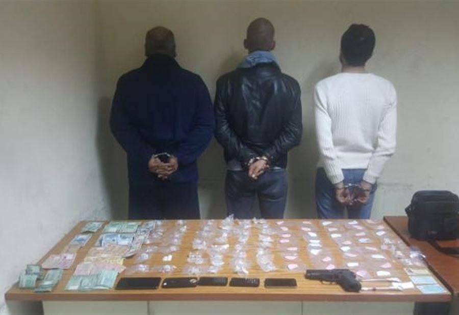 بالصورة: مروّجو "الأسمر" بقبضة الأمن