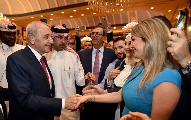 التقى الجالية في حفل استقبال أقامه السفير اللبناني في قطر