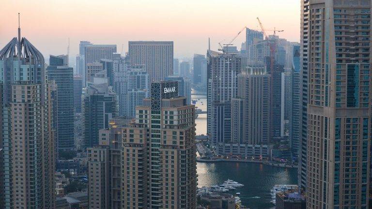القبض على مسؤولين كبيرين بـ“أبراج“ بسبب اتهامات أمريكية