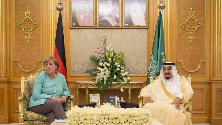 الملك سلمان وولي عهده يعزيان ميركل