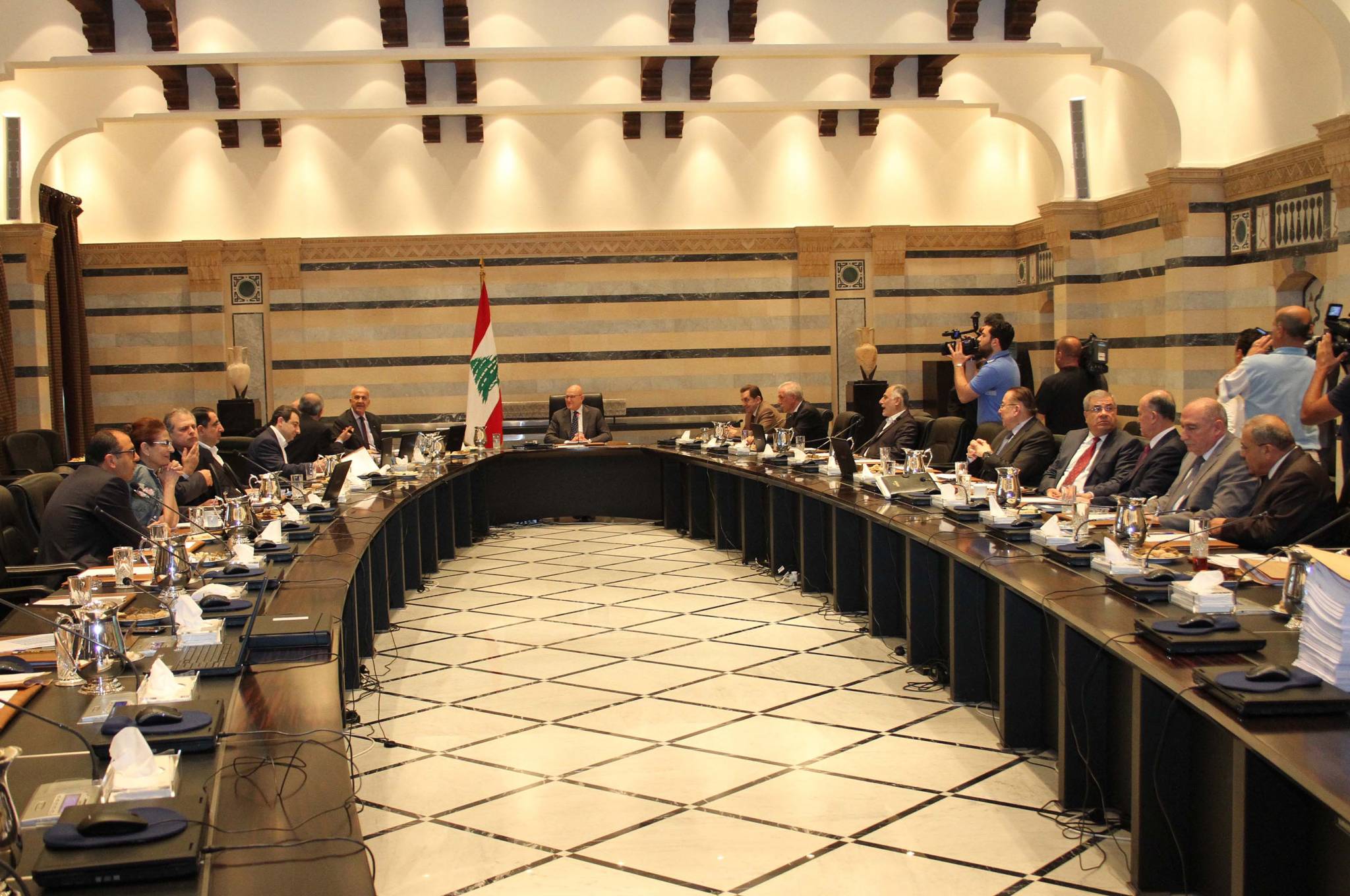 بدء جلسة مجلس الوزراء في السراي الحكومي