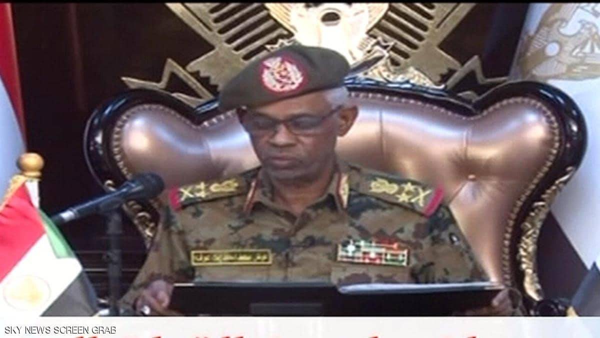 هام وعاجل۔۔۔ بيان "مفصلي" للجيش السوداني يعلن اقتلاع النظام واعتقال البشير ومجلس عسكري انتقالي لمدة عامين (فيديو)