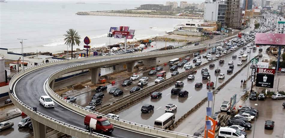 حوادث واضرار للسيارات و"اليازا" تحذر.. ماذا يجري على جسر جل الديب؟