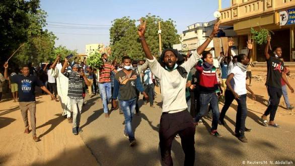 هل تشهد السودان انقلاباً؟