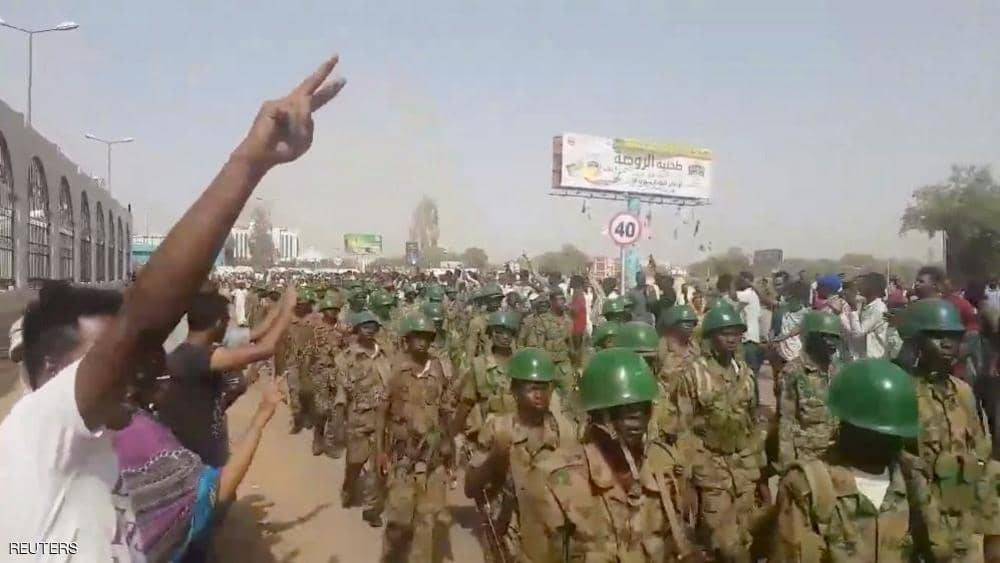 خبر عاجل... تحركات عسكرية وشعبية وسط ترقب "للبيان الهام" في السودان