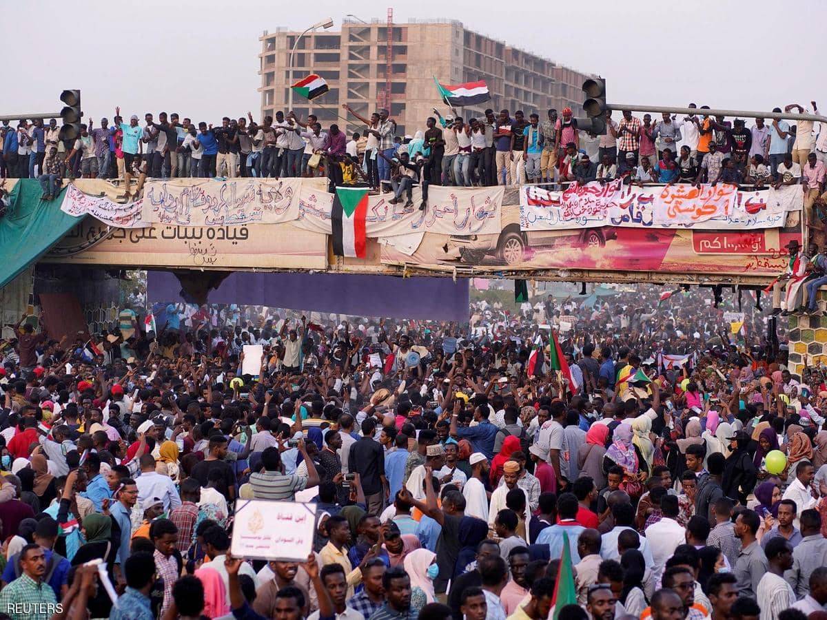 مصادر: مجلس عسكري انتقالي سيتولى السلطة بالسودان