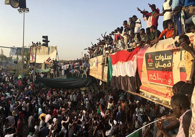 عاجل!! حركة اعتقالات واسعة لقيادات عسكرية وسياسية في السودان
إغلاق مطار الخرطوم