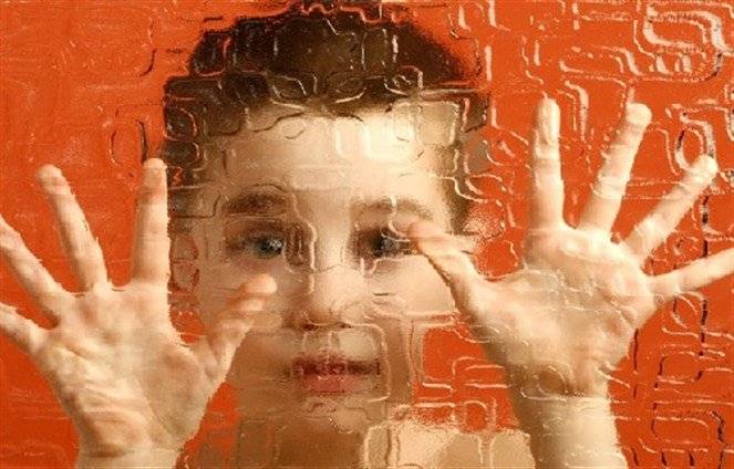 مفاجأة علمية.. نظارة تساعد أطفال التوحد على التفاعل