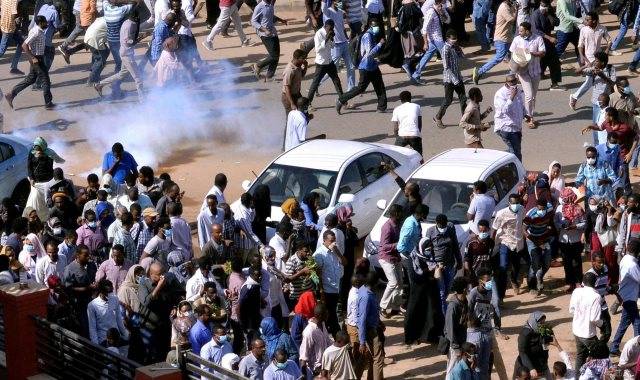 «الخارجية الأمريكية» تأمر موظفيها بمغادرة السودان