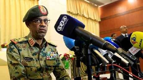 السودان.. عوض بن عوف يؤدي اليمين رئيسا للمجلس العسكري الانتقالي