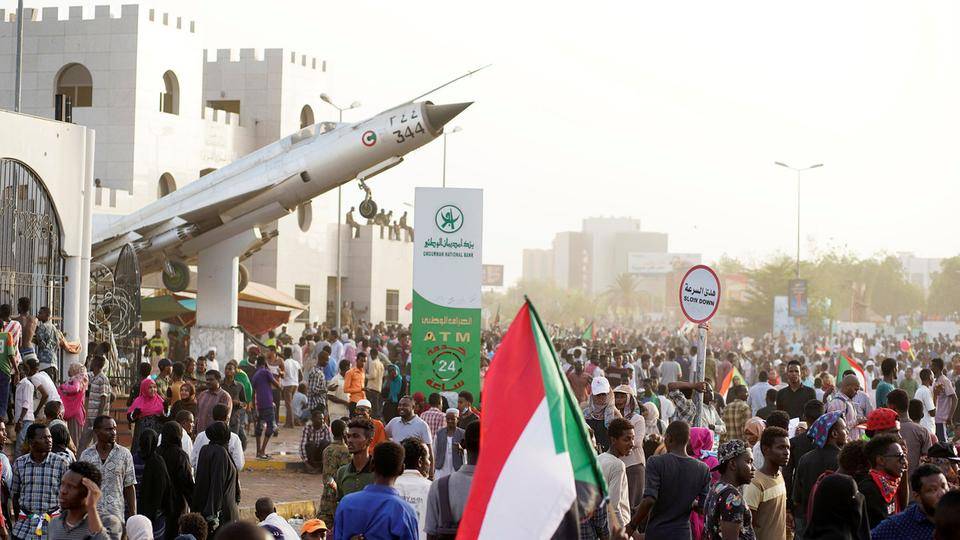 السودان.. المجلس الانتقالي يلتقي القوى السياسية اليوم