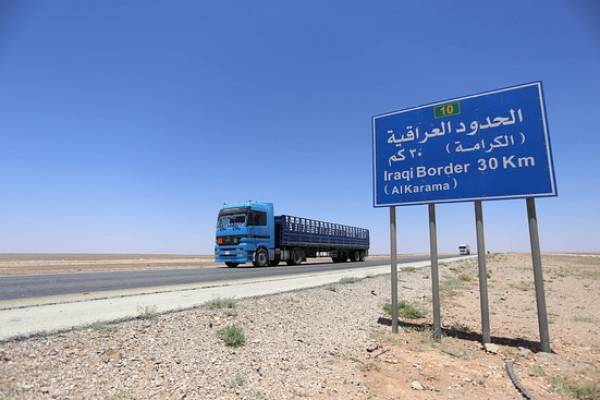 الجيش السوري والعراقي يتحدون الجيش الأميركي في قاعدة التنف الأميركية في الأراضي السورية