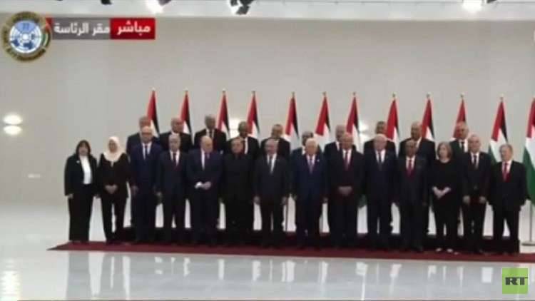 سابقة فريدة.. حكومة اشتية تعيد أداء القسم أمام عباس