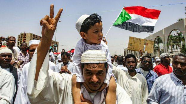 إلى أين يتجه السودان بعد تعيين عبد الفتاح البرهان رئيسا للمجلس العسكري الانتقالي؟