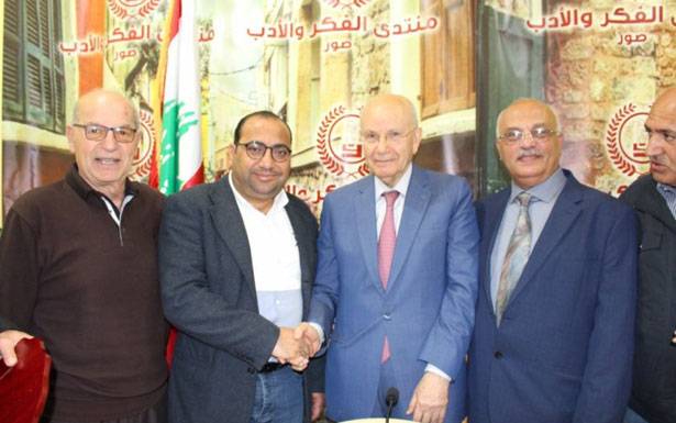 عبدالرحيم مراد: لا يجوز أن نقبل بالتوطين

لأنّ القضيّة الفلسطينيّة قضيتنا كما هي قضيتهم