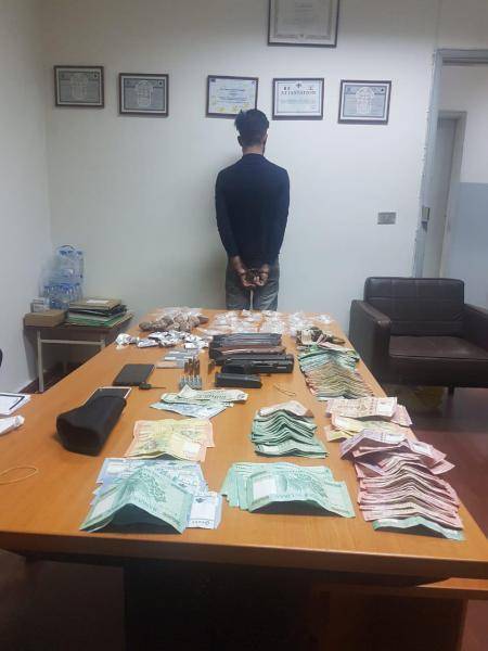 مفرزة استقصاء جبل لبنان توقف مروج مخدرات في محلة المريجة