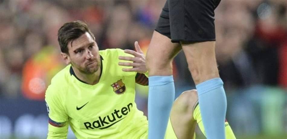 ماذا قال مدافع مانشستر يونايتد إلى ميسي بعد أن ضربه على وجهه؟