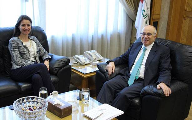 التقى وفدين من مصروفي دار الصياد والمستقبل

وزيـر العمل يبحث مع لاسن التعاون

المشترك مــع الإتـحاد الأوروبـــي