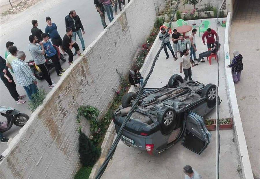 بالصور: انقلاب سيارة في الشويفات