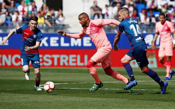 البطولات الأوروبية المحلية في كرة القدم :

رديف برشلونة يعود بتعادل من ملعب هويسكا (0-0)