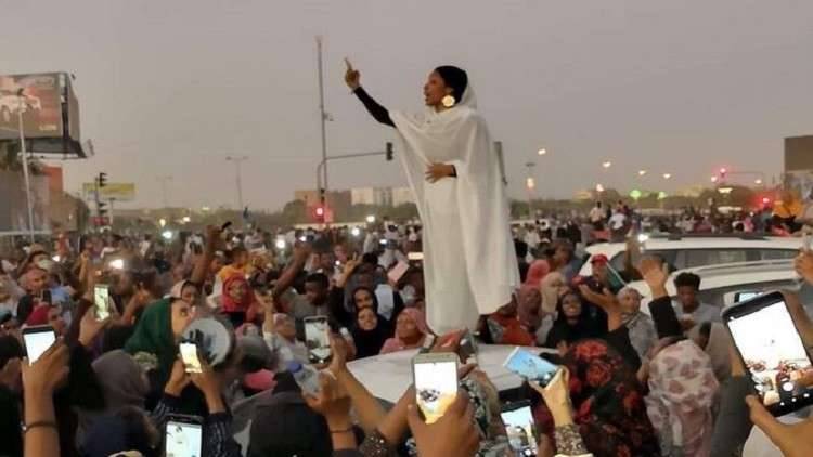 فيديو-  أيقونة الثورة السودانية تدخل القفص الذهبي