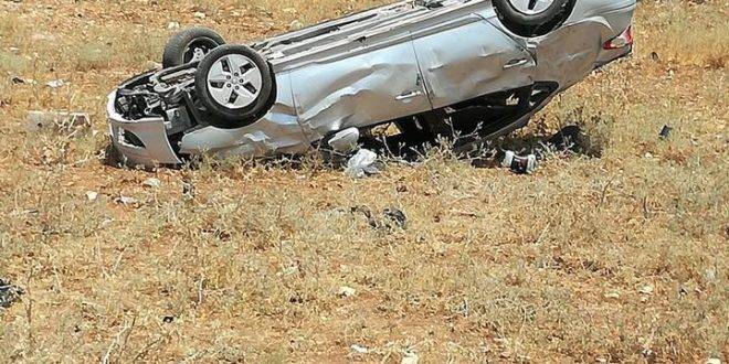 بالصورة: جريحان في تدهور سيارة في شكا