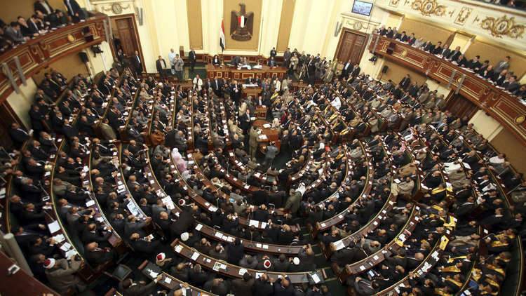 البرلمان المصري يوافق على مد فترة الرئيس