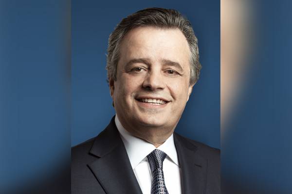 عازار عن التخفيضات في الرواتب: " أحدا لن يمس بجيب المواطنين العاديين"
