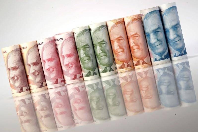 الليرة التركية تتراجع مع تجدد المخاوف بشأن احتياطيات المركزي