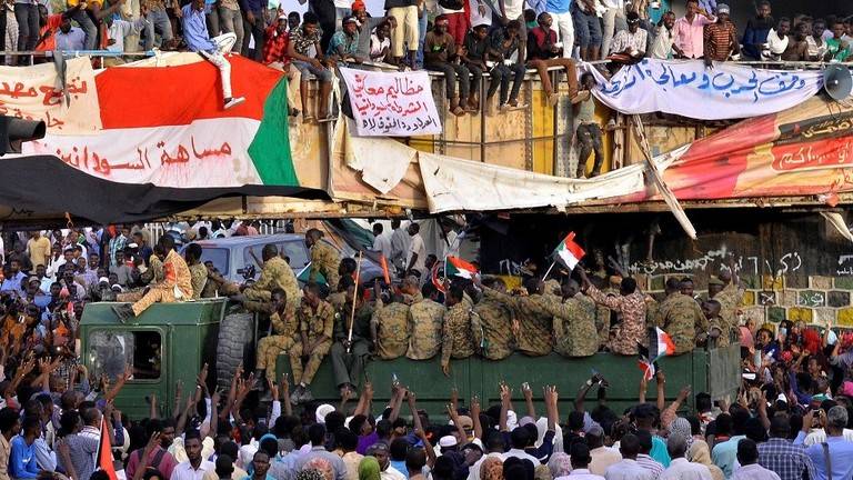 المعارضة السودانية تطالب المجلس العسكري بتشكيل مجلس رئاسي مختلط وحكومة مدنية وبرلمان