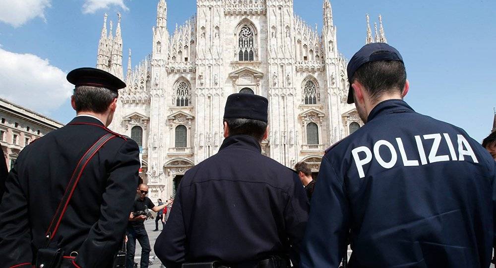 كان يحمل سكينا طويلا ويدعو لـ"قتل الغربيين"... إيطاليا تكشف عن تفاصيل "مداهمات صقلية"