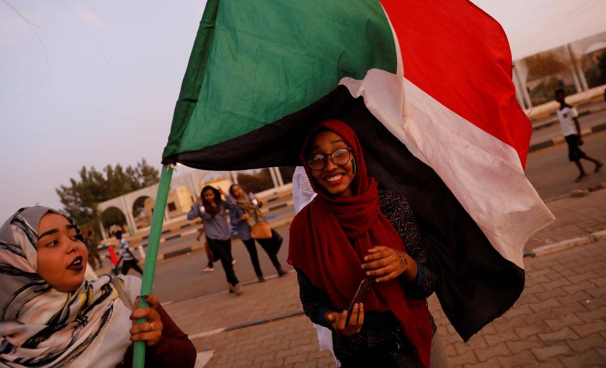 مسؤول: أميركا لن ترفع السودان من قائمة الإرهاب قبل تسليم الجيش للسلطة
