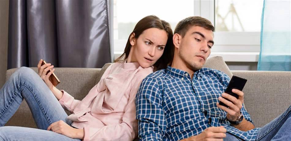 للزوجة الغيورة.. إليكِ 5 طرق للتعامل مع هذه السمة