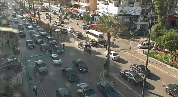 حركة المرور كثيفة من الصيفي باتجاه الكرنتينا وصولا الى جل الديب