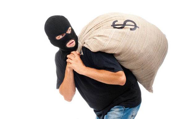 استولى على اموال الشركة من الزبائن وتوارى عن الانظار

القاضي نديم الناشف يدعي عليه بجرم اساءة الامانة