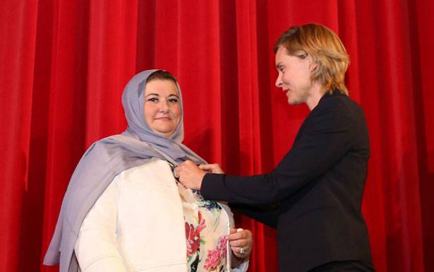 وسام فرنسي لرئيسة الجامعة الاسلامية «تقديرا لجهودها»