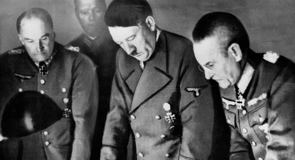 أدولف هتلر... زعيم النازية الذي كافح ليتحول من رسام "بائس" إلى رمز عالمي للشر