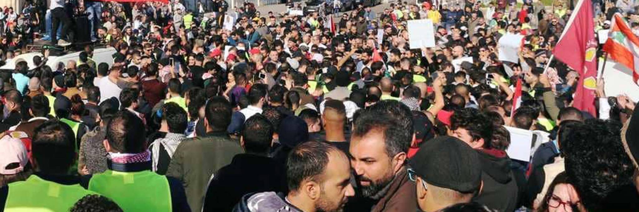 الحريري يتعهد مواجهة «فيتو» القطاع المصرفي : المصارف عندي..!
سقوط «مناورة» الرواتب.. وعلاقة حزب الله «الاشتراكي» الى «الجمود در»
