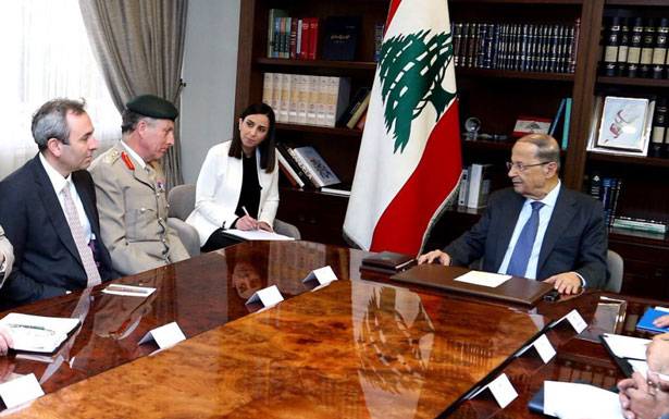 رئيس أركان الجيش البريطاني جال على الرؤساء الثلاثة وقائد الجيش
عون: مُلتزمون تطبيق 1701 ومن حقّنا الدفاع عن أنفسنا